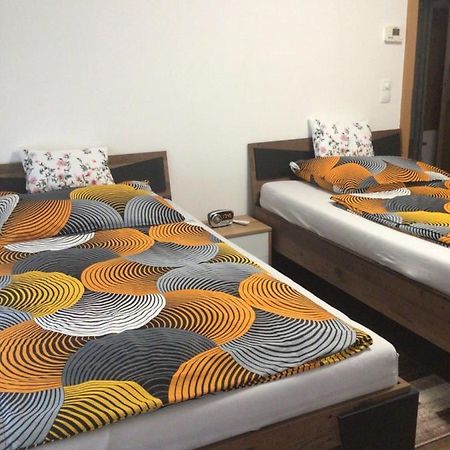 Nina Apartment Wiener Neustadt Zewnętrze zdjęcie